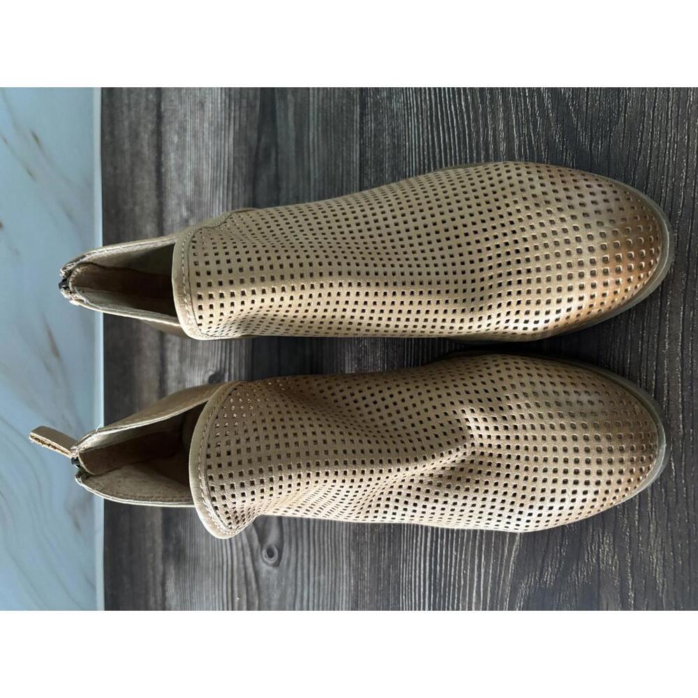 NWOT Sofft Leather Booties, Women’s 7 - Picture 2 of 5